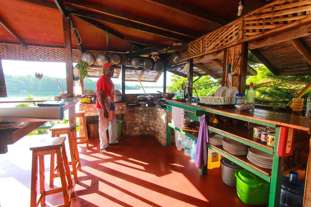 Manchioneal Zion Country Bed & Breakfast エクステリア 写真