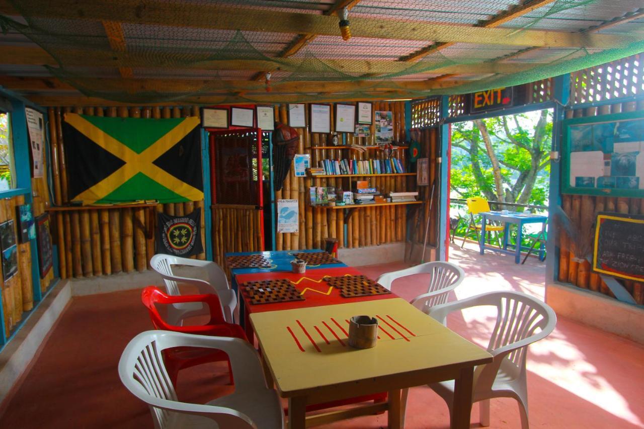 Manchioneal Zion Country Bed & Breakfast エクステリア 写真