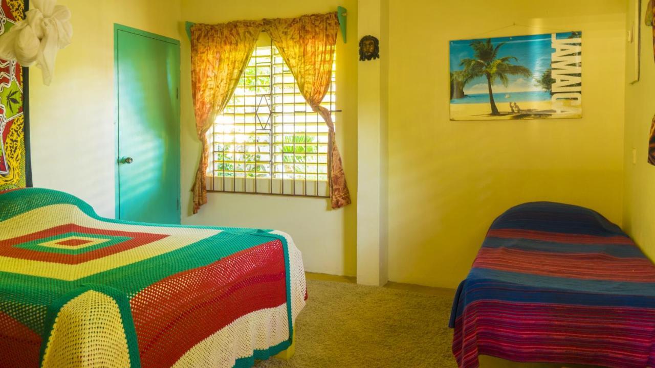 Manchioneal Zion Country Bed & Breakfast エクステリア 写真